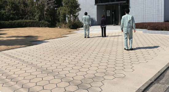 施工事例３ エントランス　スプレーステンシル工法